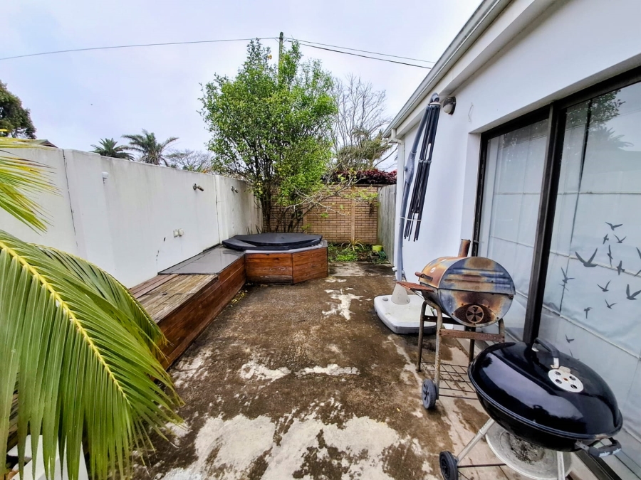 3 Bedroom Property for Sale in Sunrise On Sea Eastern Cape